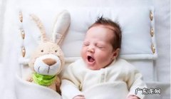 宝宝要枕枕头常见的信号 婴儿什么时候用枕头