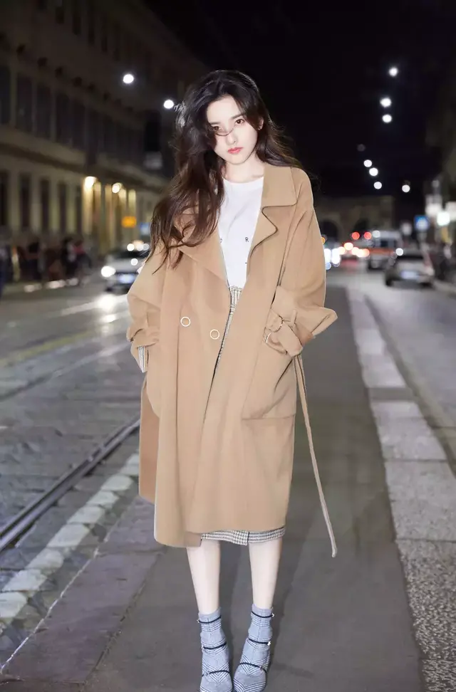 驼色的穿搭图片分享 驼色配什么颜色最洋气