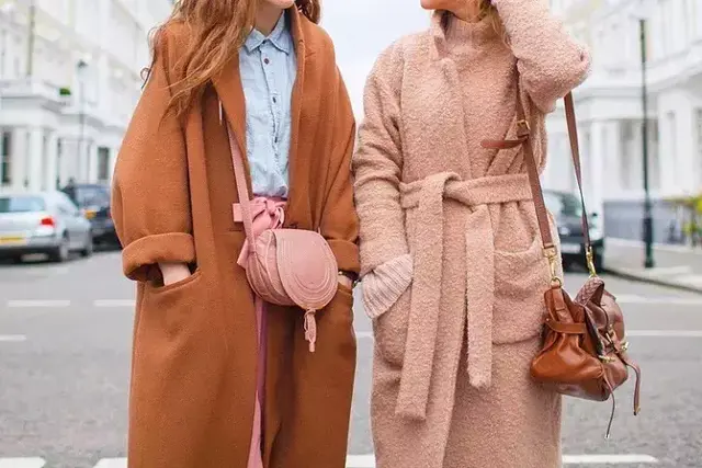 驼色的穿搭图片分享 驼色配什么颜色最洋气