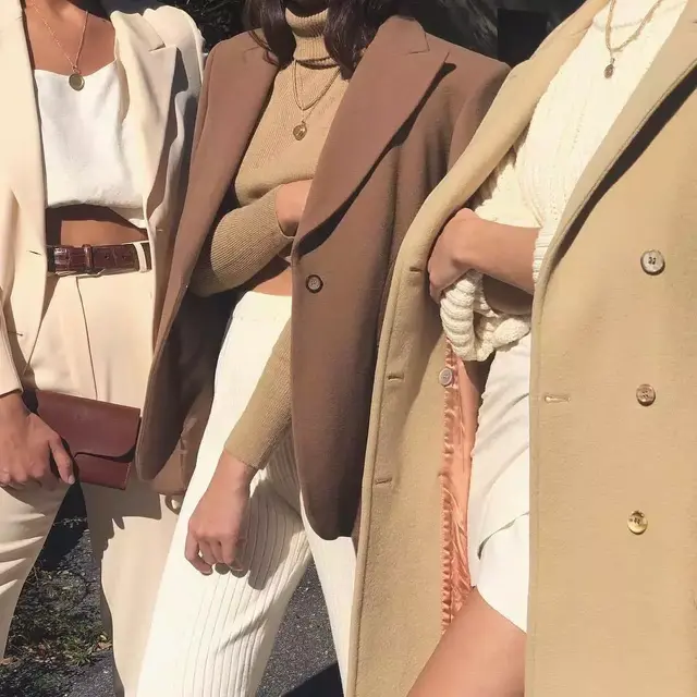 驼色的穿搭图片分享 驼色配什么颜色最洋气