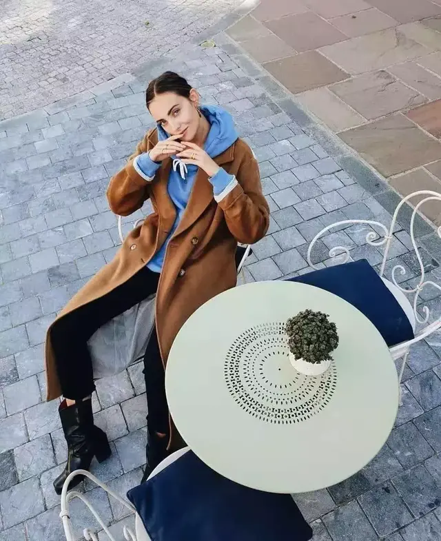 驼色的穿搭图片分享 驼色配什么颜色最洋气