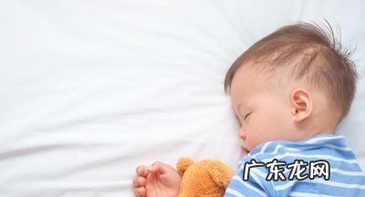 如何判断孩子冷不冷 孩子睡觉不盖脚的危害