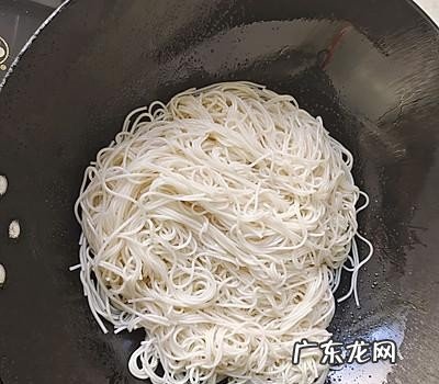 喝茶如何行叩指礼 喝茶礼仪手势扣几下