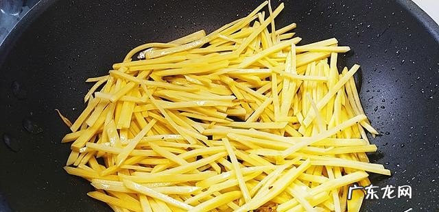 家常菜土豆芹菜炒肉丝怎么做 芹菜土豆条炒肉丝的做法