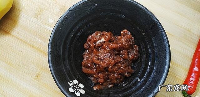 家常菜土豆芹菜炒肉丝怎么做 芹菜土豆条炒肉丝的做法