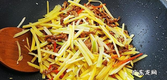 家常菜土豆芹菜炒肉丝怎么做 芹菜土豆条炒肉丝的做法