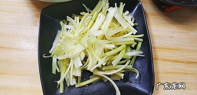 家常菜土豆芹菜炒肉丝怎么做 芹菜土豆条炒肉丝的做法