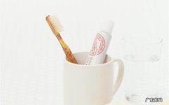 上眼皮肿还疼是什么原因 眼睑上长了个小疙瘩 肿痛