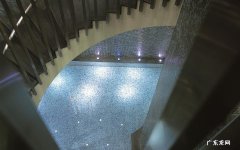把手指放进对方嘴里什么意思 手指进入算性行为吗