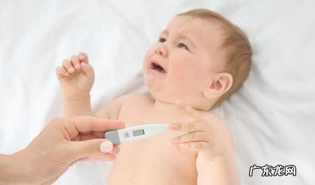 小孩子发烧38.4度如何处理 宝宝发烧心肌酶高是怎么回事