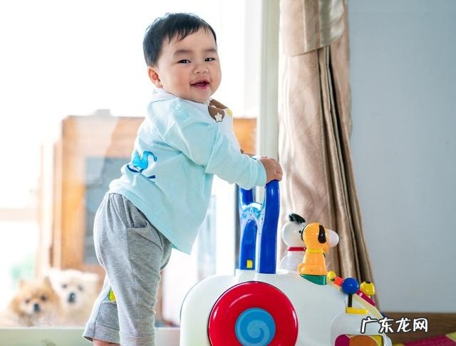 宝宝多大开始学走路 小孩什么时候会走路