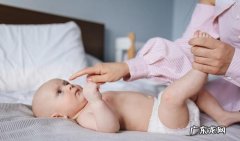 宝宝需要额外喝水吗 喂奶粉的宝宝一天要喝多少水