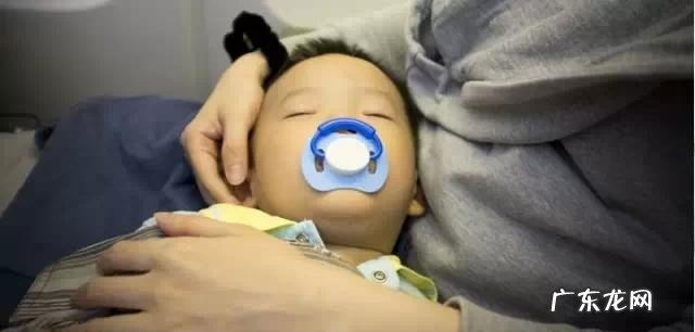 晕机孩子晕机父母该怎么办 多大的宝宝才能乘坐飞机