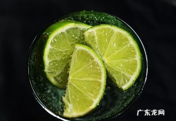 柠檬泡水用青柠檬还是黄柠檬 柠檬水什么时候喝最好