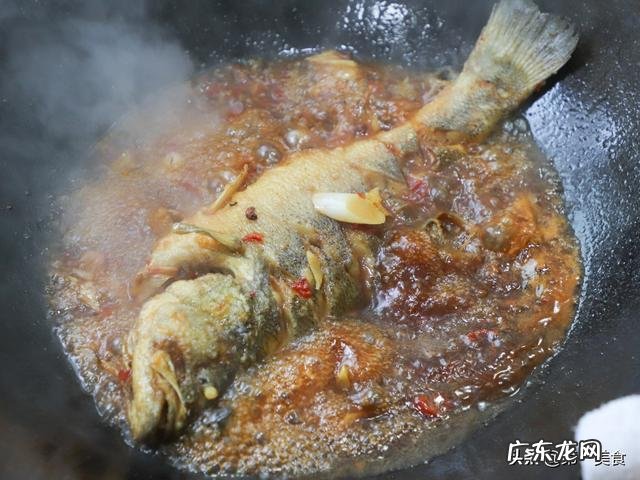 鲈鱼可以红烧吗 厨师长分享私房菜红烧鲈鱼