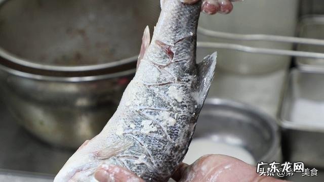 鲈鱼可以红烧吗 厨师长分享私房菜红烧鲈鱼