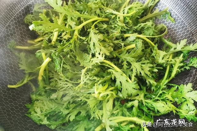 素炒茼蒿的家常做法 茼蒿怎么做简单好吃