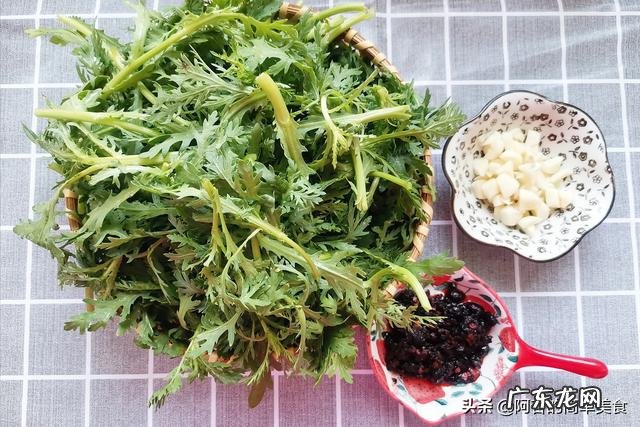 素炒茼蒿的家常做法 茼蒿怎么做简单好吃