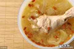 产后应该吃公鸡还是母鸡 产后吃公鸡和母鸡有什么区别
