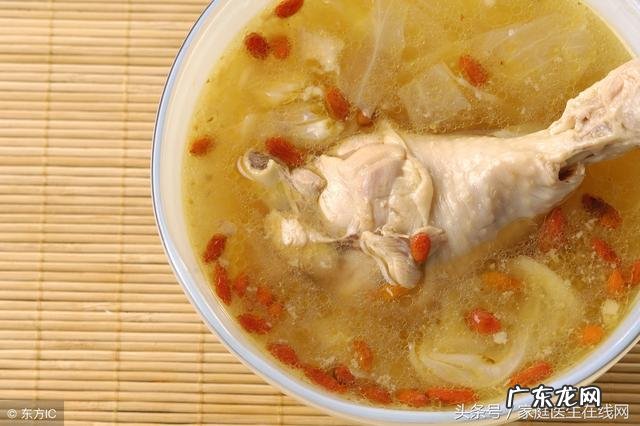 产后应该吃公鸡还是母鸡 产后吃公鸡和母鸡有什么区别
