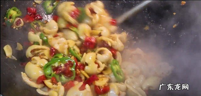 爆炒肥肠怎么炒好吃简单 爆炒肥肠的正确做法分享