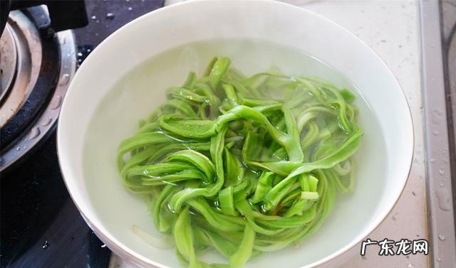 贡菜的吃法做法分享 家常贡菜的做法教程蒜蓉贡菜